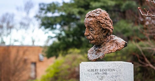 Close up Albert Einstein memorial near Princeton University | © stock.adobe.com - PhotoSpirit